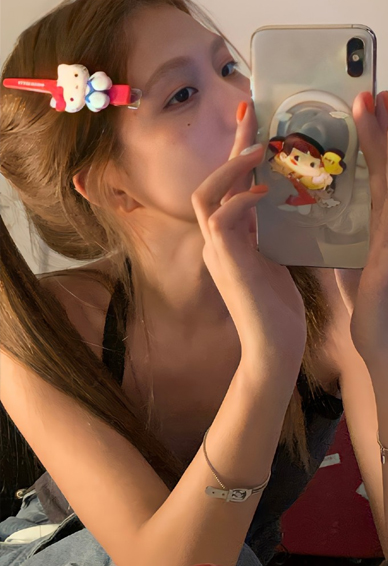 很酷的女生低调壁纸显高级 特别酷的高级感的皮肤