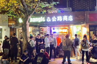 公路商店为什么黄？公路商店为什么能被接受？
